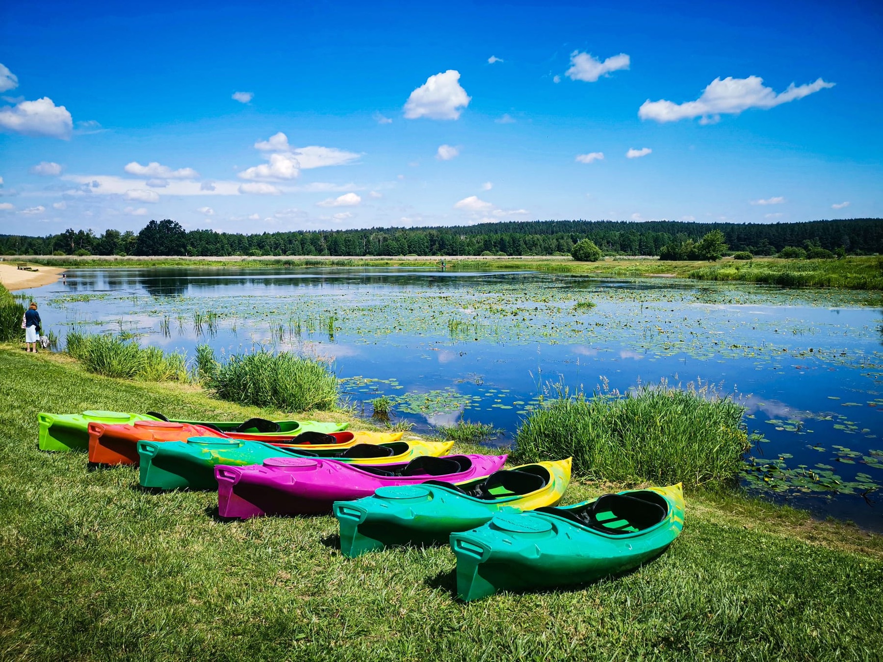 Kajaki i most nad rzeką Supraśl
